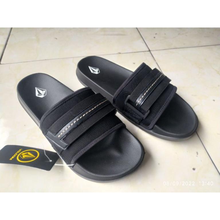 Men's AND WOMEN'S SLIP ON SANDALS / RUBBER SANDALS / SLOP … in Pasir Ris - Image 1