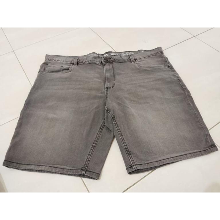 Unisex Random Shorts in Sembawang - Image 1