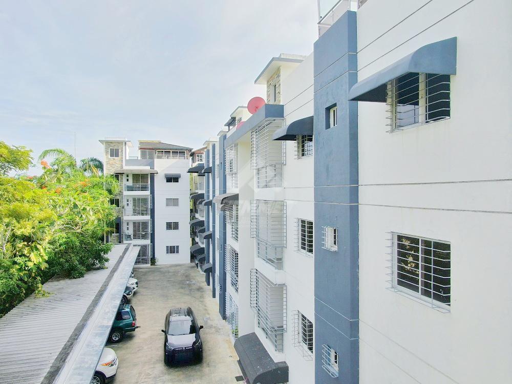 APARTAMENTO CON TERRAZA Y PARQUEOS TECHADOS JARDINES DEL ESTE en Licey al Medio - Imagen 1