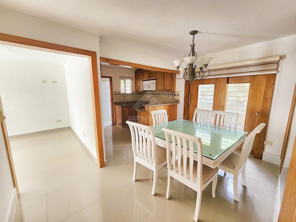 APARTAMENTO CON TERRAZA Y PARQUEOS TECHADOS JARDINES DEL ESTE en Licey al Medio - Imagen 5