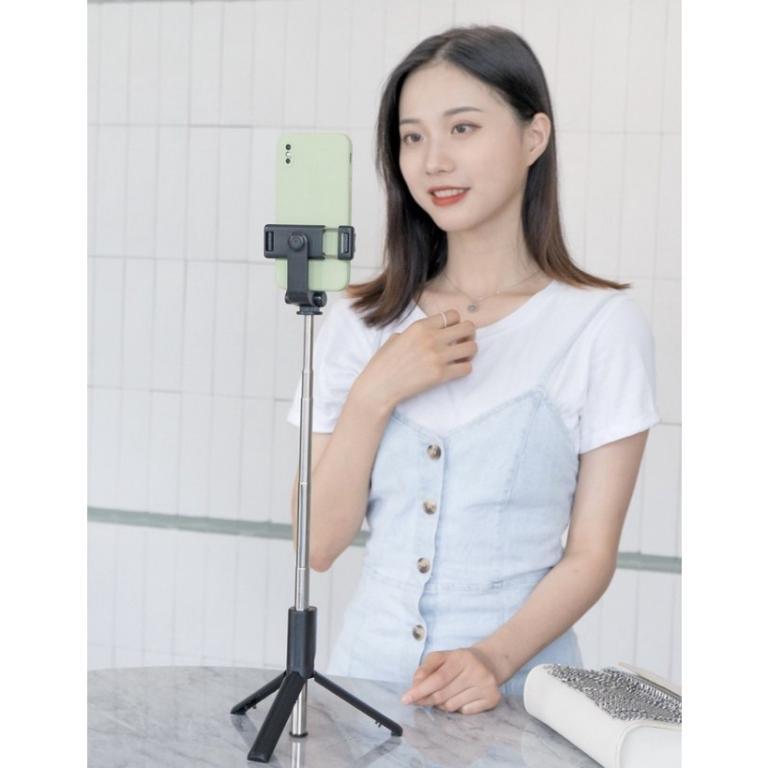 Bluetooth Selfie Stick R1 Selfie Stick in Woodlands - Image 1