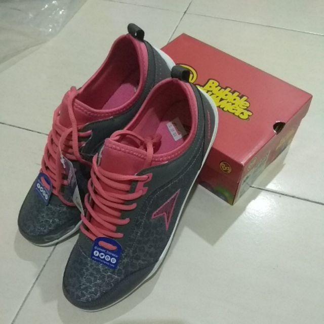 Combo set shoe in Woodlands - Image 1