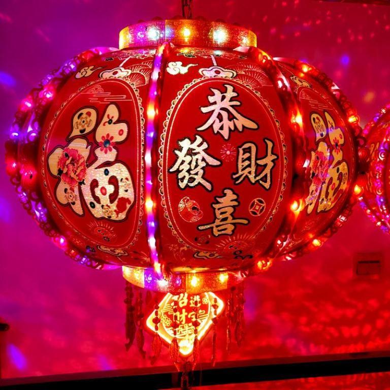 七彩led旋转灯笼春节大红灯笼走马灯新年氛围装饰中国风仿古Colorful led rotating lantern … in North-Eastern Islands - Image 1