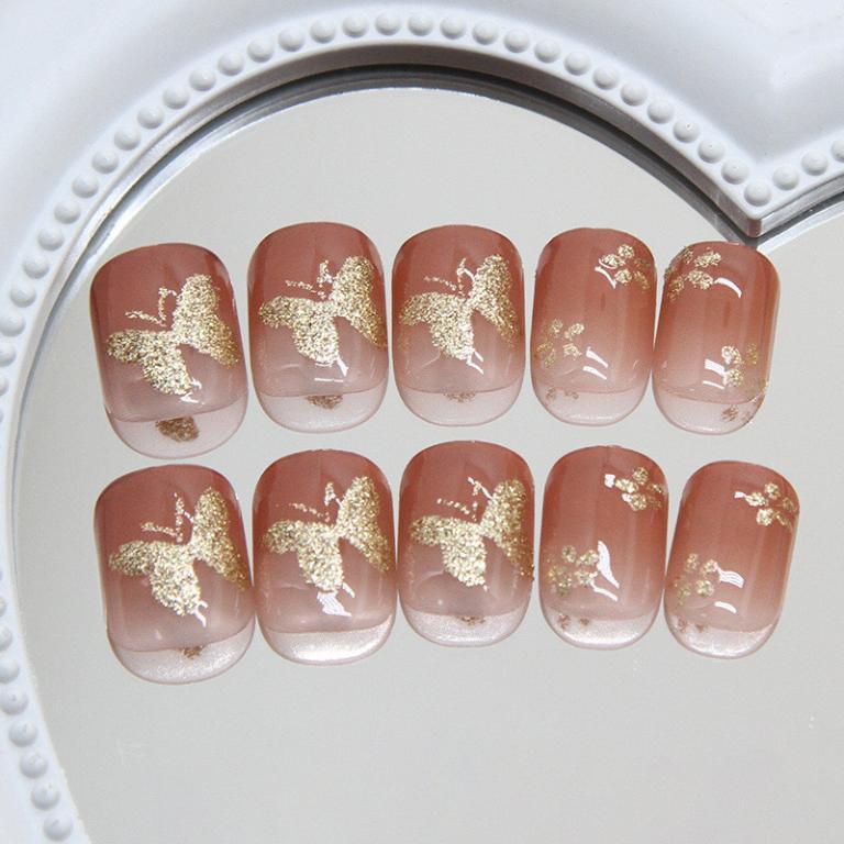 Golden Flower and Butterfly Pattern Fake Nails Short Square … in Pasir Ris - Image 1