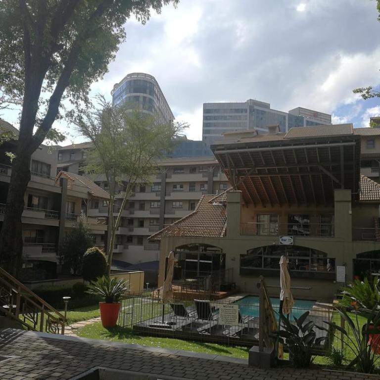Complex 2159-ref-218 for Rent in Morningside, Sandton in Edenvale - Image 1