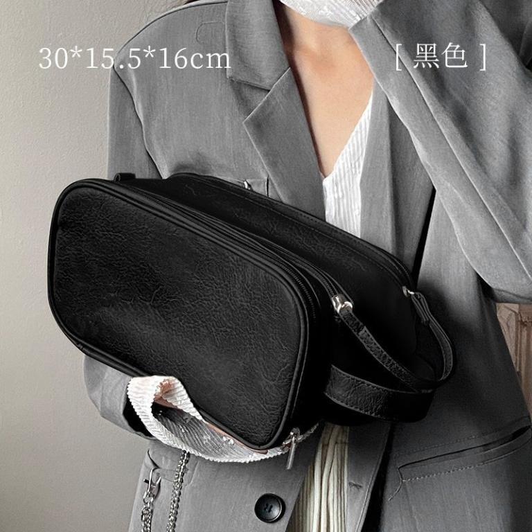 Design Feeling Duffel Bag Stiff Including Stylish Partition … in Geylang - Image 1