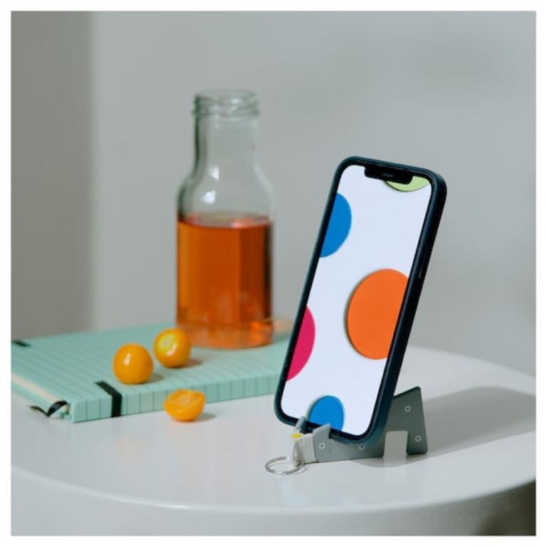 Convenient 2-Function Foldable Phone Holder Keychain in Sembawang - Image 1