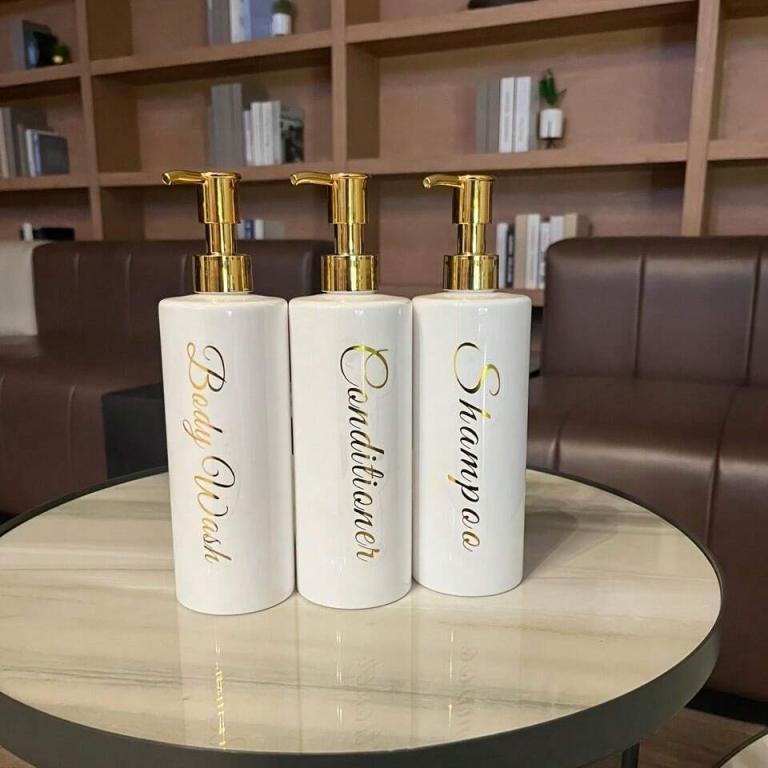 500ml Refillable Shampoo & Conditioner Dispenser Set - … in Sembawang - Image 1