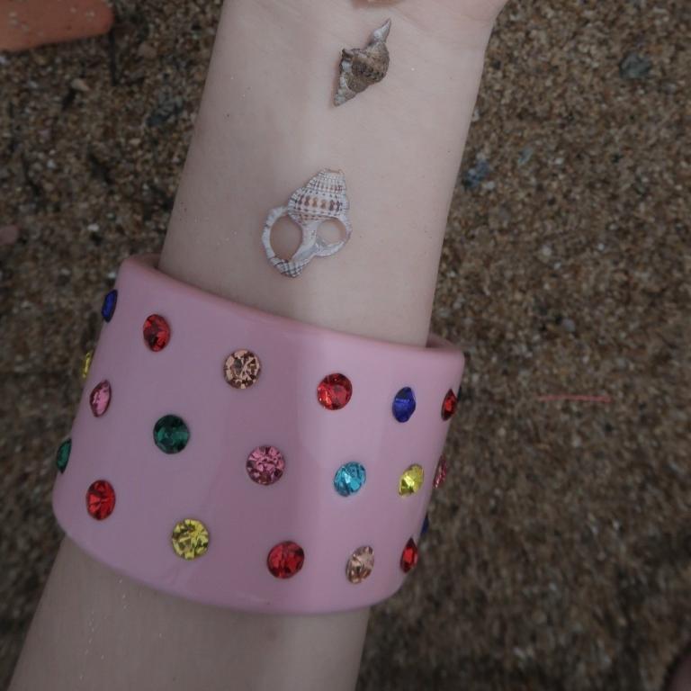 TIMEROAD Shell Bracelets, Chunky Exaggerated Beach … in Geylang - Image 1