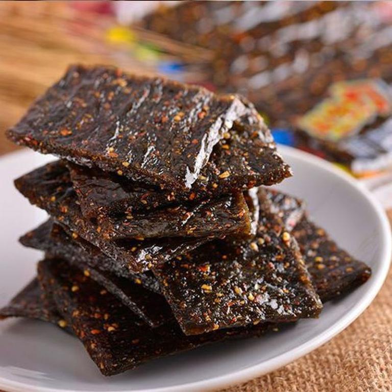 重庆正宗陆草垫泡椒牛板筋臭干子辣条麻辣片休闲怀旧解馋零食特产 Chongqing Authentic … in Mandai - Image 1