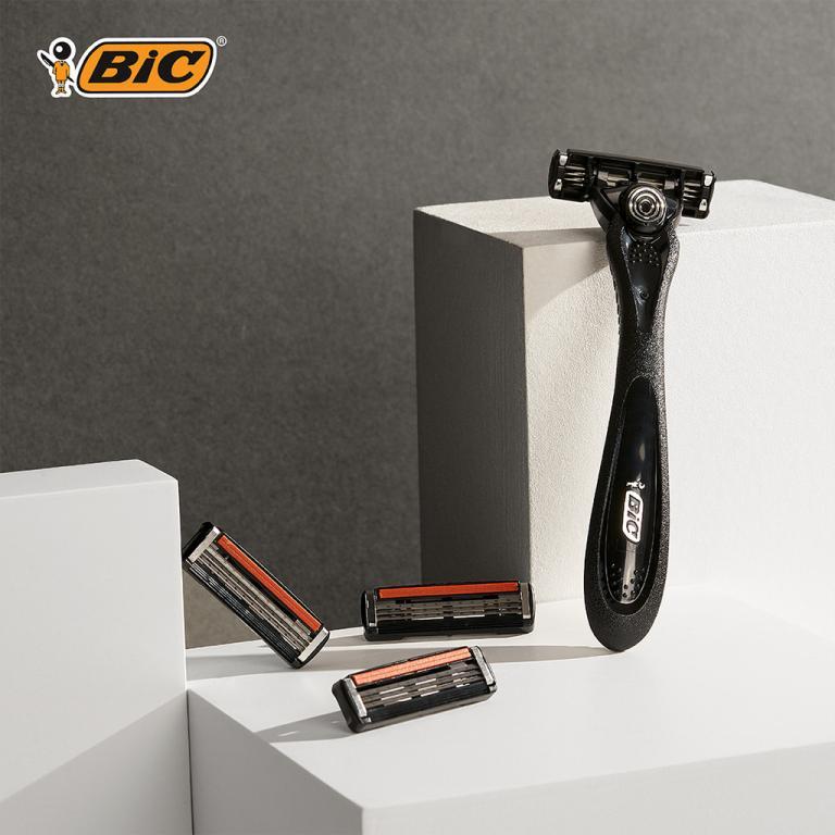 BIC Grooming Bundle: Flex 3 Hybrid Razor (1 Handle + 4 … in Geylang - Image 1