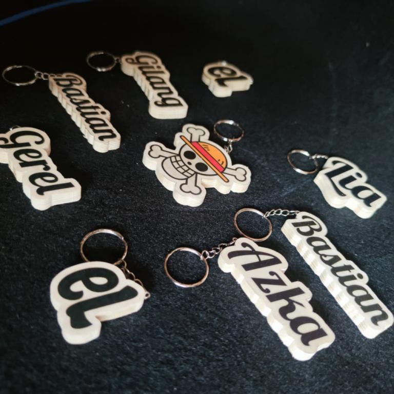 GANTUNGAN Custom Wooden Keychains with Names & Logos | … in Singapore - Image 1