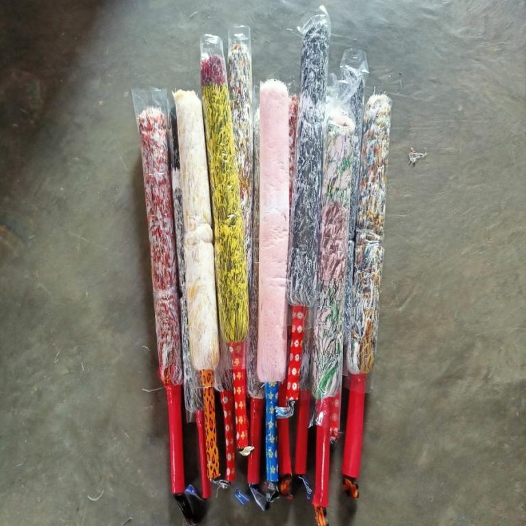 Syabilla79/ Thread Duster / Raffia Material Duster Plastic … in Bishan - Image 1