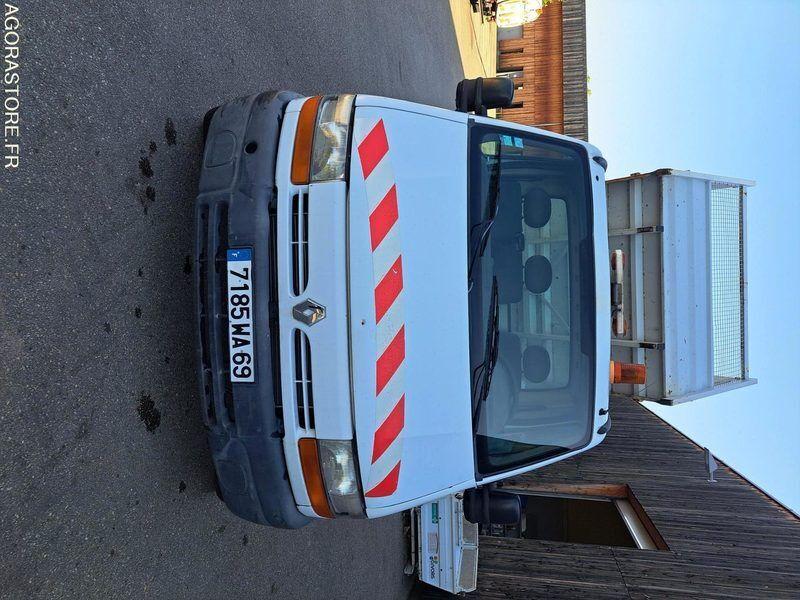 RENAULT MASTER à Givors - Photo 1