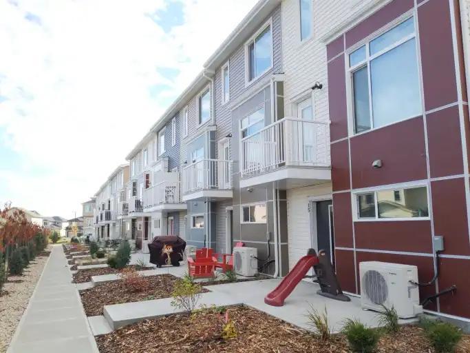Neuhaven - 20 in St. Albert - Image 1