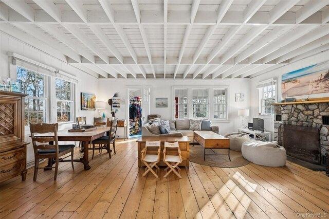 Private Row, Hampton Bays, Home For Rent in Hamptons - Image 1