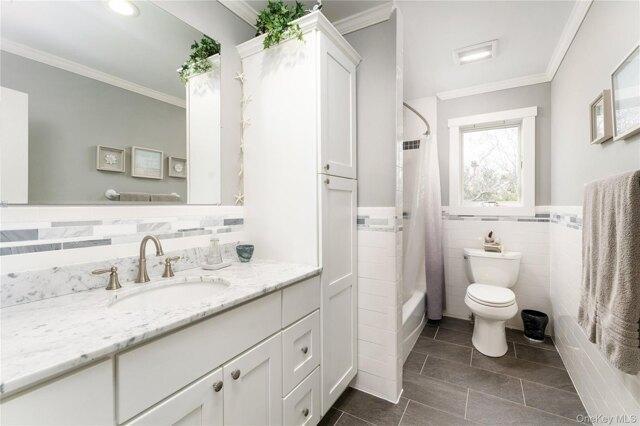 Atlantic Ave, Hampton Bays, Home For Rent in Hamptons - Image 1