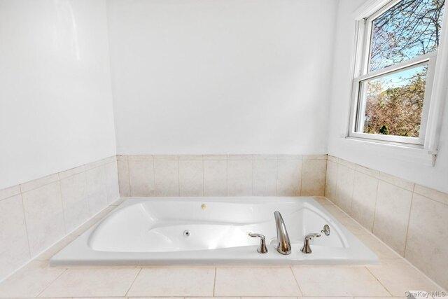 Edwards Ave, Calverton, Home For Rent in Westhampton beach - Image 1