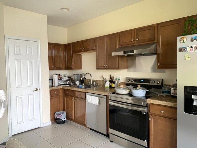 Center Stone Ln, Riviera Beach, Home For Rent in West Palm Beach - Image 1