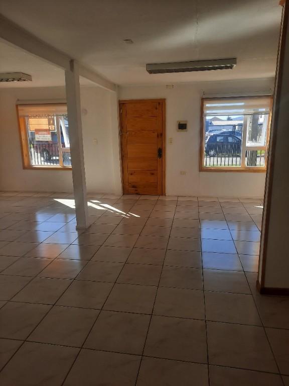 ARRIENDO AMPLIO LOCAL COMERCIAL O OFICINA CENTRICO en Coyhaique - Imagen 9
