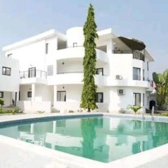 A LOUER DUPLEX DE 16 PIÈCES + BELLE PISCINE, RIVIÉRA 4 à Abidjan - Photo 1