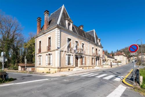 À RÉNOVER - MAISON BOURGEOISE DANS VILLAGE à Bergerac - Photo 1