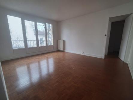 A VENDRE APPARTEMENT 2 PIECES AVEC BALCON à Guyancourt - Photo 1