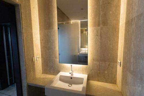 À louer– PENTHOUSE de 10 PIÈCES / PLATEAU RUE DU COMMERCE à Abidjan - Photo 7