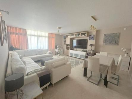 ADOSADA INDEPENDIENTE CON VISTAS PANORÁMICAS Y PISCINA PRIVADA en Estepona - Imagen 1
