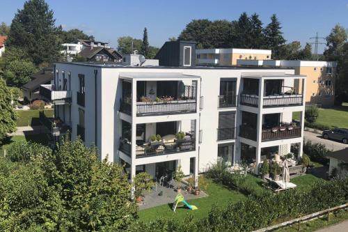 AIGNER - NEUWERTIGES MEHRFAMILIENHAUS IN GUTER LAGE VON … in Starnberg - Bild 1
