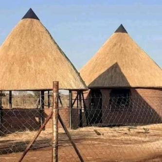 AM SPECIALIZE WITH THATCH ROOFING in Brakpan - Image 3