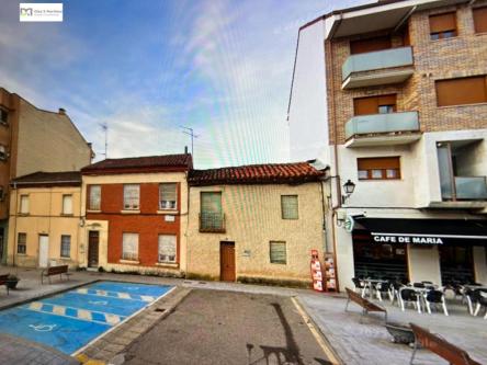 AMPLIA CASA CON PISCINA Y JARDIN EN PELIGROS en San Andrés del Rabanedo - Imagen 1