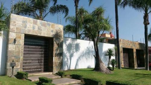 AMPLIA CASA EN RENTA EN EXCELENTES CONDICIONES en Zapopan - Imagen 1
