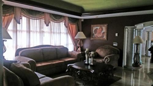 AMPLIA CASA EN RENTA EN EXCELENTES CONDICIONES en Zapopan - Imagen 2