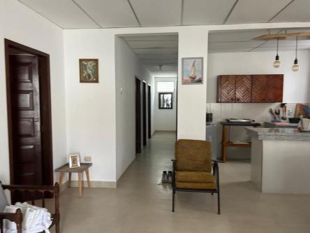AMPLIA CASA EN VENTA CON 5 DORMITORIOS UBICADA EN BALLENITA en Santa Elena - Imagen 2