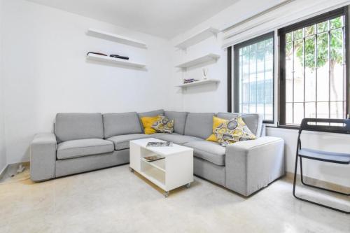AMPLIO BAJO COMERCIAL CENTRICO. REF 1104 en Cabra - Imagen 1