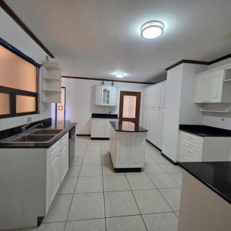 APARTAMENTO EN RENTA O VENTA EN CASTELLAR ZONA 10 en Ciudad de Guatemala - Imagen 4
