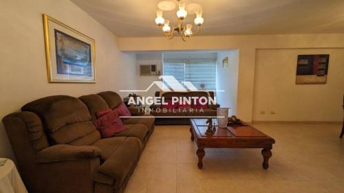 APARTAMENTO VENTA AV CECILIO ACOSTA MARACAIBO VENEZUELA API 8510 en Maracaibo - Imagen 1