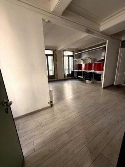 APPARTEMENT CHARME T2 PROCHE COUPOLE à Nîmes - Photo 1