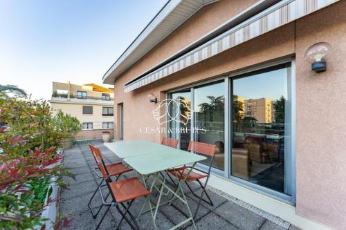 APPARTEMENT DUPLEX 4 PIECES -GARAGE DOUBLE à Villeurbanne - Photo 1