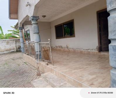 *AUCTION 3MASTER BRM ON SPACIOUS COMPOUND ABLEKUMA AMORMORLEY. in Ejura - Image 8