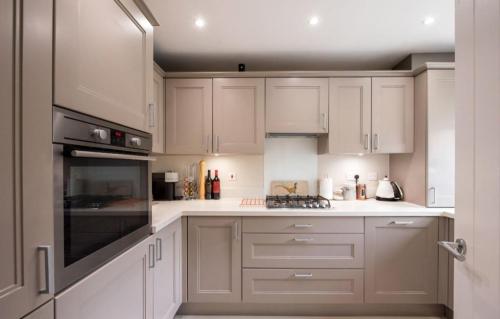 Affordable False Ceiling Ideas for Modular Kitchens in Noida - Image 1