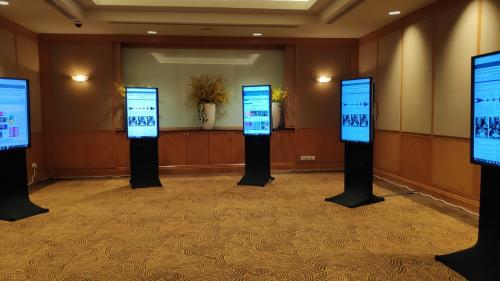 Affordable Rentals Touch Screen Displays, Projectors & Screens in Sembawang - Image 6
