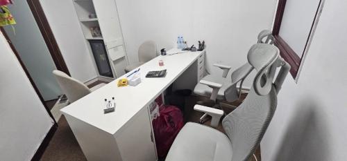 Affordable Small Office Available for Rent! in Dubai - Image 2