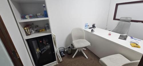 Affordable Small Office Available for Rent! in Dubai - Image 4