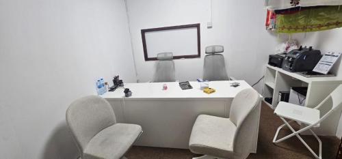 Affordable Small Office Available for Rent! in Dubai - Image 1