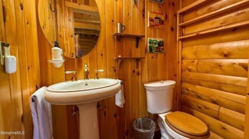 Algerie Rd, Becket, Home For Sale in Springfield - Image 1