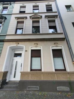 Altbaucharme mit Rendite und Ausbaupotential in Krefeld - Bild 1