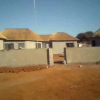 Am specialize with thatch roofing in Sannieshof - Image 1