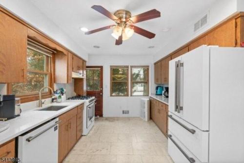 Andrew Ct, Bloomfield, Home For Rent in Passaic - Image 1